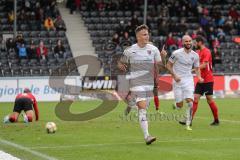 3. Liga - Fußball - SG Sonnenhof Großaspach - FC Ingolstadt 04 - Tor Jubel 1:3 Dennis Eckert Ayensa (7, FCI) Torwart Maximilian Reule (1 SG) keine Cahnce