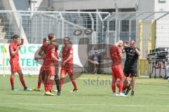 3. Liga - 1860 München - FC Ingolstadt 04 - Spiel ist aus, Sieg 0:2, Jubel und warten wie Würzburg spielt, Bangen um Direktaufstieg/Relegation, Cheftrainer Tomas Oral (FCI) mahnt zum Abwarten mit Jubel