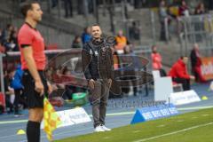 3. Liga - Fußball - Eintracht Braunschweig - FC Ingolstadt 04 - Cheftrainer Christian Flüthmann (Braunschweig) schimpft zum Schiedsrichter