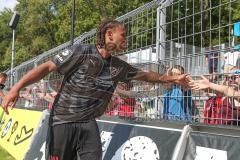 3. Fußball-Liga - Saison 2019/2020 - FC Victoria Köln - FC Ingolstadt 04 - Ganiggia Ginola Elva (#14,FCI)  bedankt sich bei den Fans - Foto: Meyer Jürgen