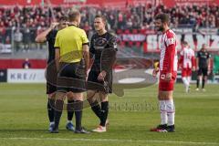 3. Liga - Würzburger Kickers - FC Ingolstadt 04 - Dennis Eckert Ayensa (7, FCI) und Marcel Gaus (19, FCI) beim Schiedsrichter