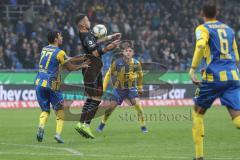 3. Liga - Fußball - Eintracht Braunschweig - FC Ingolstadt 04 - Fatih Kaya (9, FCI) Niko Kijewski (27 Braunschweig)