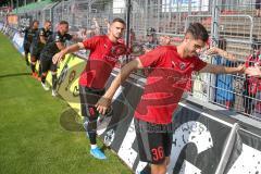 3. Fußball-Liga - Saison 2019/2020 - FC Victoria Köln - FC Ingolstadt 04 - #fc36 - Maximilian Wolfram (#8,FCI)  bedankt sich bei den Fans - Foto: Meyer Jürgen