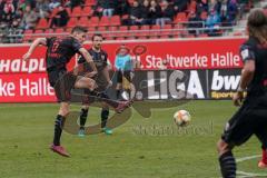 3. Liga - Hallescher FC - FC Ingolstadt 04 - Schuß Maximilian Thalhammer (6, FCI)
