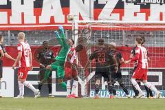 3. Liga - Würzburger Kickers - FC Ingolstadt 04 - Torwart Fabijan Buntic (24, FCI) rettet den Ball