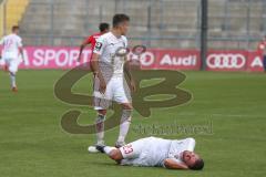 3. Fußball-Liga - Saison 2019/2020 - Bayern München II - FC Ingolstadt 04 - Robin Krausse (#23,FCI)  verletzt am Boden - Dennis Eckert Ayensa (#7,FCI)  hilft beim aufstehen - Foto: Meyer Jürgen