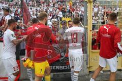 3. Fußball-Liga - Saison 2019/2020 - Bayern München II - FC Ingolstadt 04 - klatscht bei den Fans ab Marcel Gaus (#19,FCI)  - Foto: Meyer Jürgen