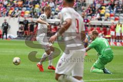 3. Liga - Fußball - KFC Uerdingen - FC Ingolstadt 04 - Maximilian Beister (10, FCI) Abschluss trifft Torwart Königshofer Lukas (KFC 1) Torchance verpasst