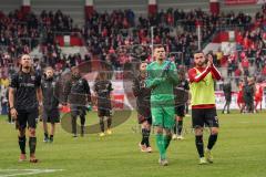 3. Liga - Hallescher FC - FC Ingolstadt 04 - Die Spieler bedanken sich nach dem Spiel bei den mitgereisten Fans, Björn Paulsen (4, FCI) Torwart Fabijan Buntic (24, FCI) Fatih Kaya (9, FCI)