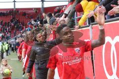 3. Fußball-Liga - Saison 2019/2020 - FC Ingolstadt 04 - 1.FC Kaiserslautern - Frederic Ananou (#2,FCI) bedankt sich bei den Fans - Ganiggia Ginola Elva (#14,FCI)  - Foto: Jürgen Meyer