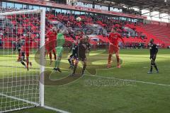 3. Fußball-Liga - Saison 2019/2020 - FC Ingolstadt 04 - KFC Uerdingen - Lukas Königshofer Torwart (#1 Uerdingen) - Nico Antonitsch (#5,FCI)  - Thomas Keller (#27,FCI)  - Foto: Meyer Jürgen