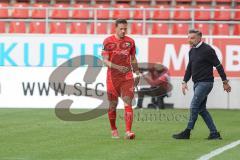 3. Liga - FC Ingolstadt 04 - Eintracht Braunschweig - Cheftrainer Tomas Oral (FCI) erklärt Marcel Gaus (19, FCI)