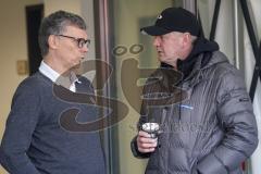 3. Liga - FC Ingolstadt 04 - KFC Uerdingen 05 - Direktor Sport Michael Henke (FCI) mit Stefan Effenberg im Gespräch