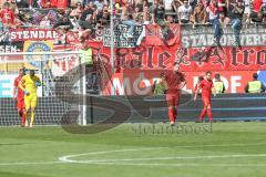 3. Fußball-Liga - Saison 2019/2020 - FC Ingolstadt 04 - Hallescher FC - Der 1:3 Treffer für Halle - enttäuschung - Torwart Fabijan Buntic (#24,FCI)  - Robin Krausse (#23,FCI)  - Björn Paulsen (#4,FCI)- Foto: Meyer Jürgen