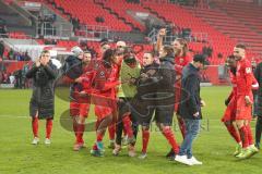 3. Fußball-Liga - Saison 2019/2020 - FC Ingolstadt 04 - Carl Zeiss Jena - Die Spieler bedanken sich bei den Fans nach dem Spiel - jubel - Marcel Gaus (#19,FCI)  - Nico Antonitsch (#5,FCI)  - Thomas Keller (#27,FCI)  - Ganiggia Ginola Elva (#14,FCI)  - Bjö