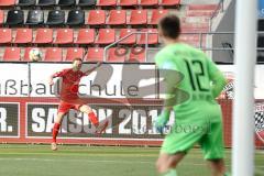 3. Liga - FC Ingolstadt 04 - 1. FC Magdeburg - Flanke Marcel Gaus (19, FCI) Torwart Behrens Morten (12 Magdeburg)