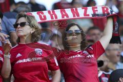 Im Bild: Fan mit Schal bei der FC Ingolstadt Hymne

Fussball - 3. Bundesliga - Ingolstadt - Saison 2019/2020 - FC Ingolstadt 04 - Hallescher FC - 15.09.2019 -  Foto: Ralf Lüger