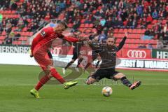 3. Liga - Fußball - FC Ingolstadt 04 - FSV Zwickau - Schuß Stefan Kutschke (30, FCI) rechts Christopher Handke (3 Zwickau)