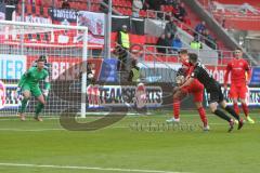 3. Fußball-Liga - Saison 2019/2020 - FC Ingolstadt 04 - FSV Zwickau - Dennis Eckert Ayensa (#7,FCI) mit einer Torchance - Morris Schröter (#17 Zwickau) - #Johannes Brinkies Torwart (#1 Zwickau) - Foto: Meyer Jürgen