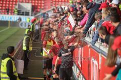 3. Fußball-Liga - Saison 2019/2020 - FC Ingolstadt 04 -  Preußen Münster - Die Spieler bedanken sich bei den Fans - Nico Antonitsch (#5,FCI)  -  Foto: Jürgen Meyer