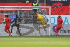 3. Fußball-Liga - Saison 2019/2020 - FC Ingolstadt 04 - KFC Uerdingen - Torwart Fabijan Buntic (#24,FCI)  - Björn Paulsen (#4,FCI)  - Osayamen Osawe (#35 Uerdingen) - Foto: Meyer Jürgen