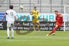 3. Liga - FC Ingolstadt 04 - FC Bayern Amateure - Nicolas Kühn (11 FCB) Torwart Fabijan Buntic (24, FCI) Tobias Schröck (21, FCI)