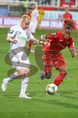 3. Fußball-Liga - Saison 2019/2020 - FC Ingolstadt 04 -  SpVgg Unterhaching - Ganiggia Ginola Elva (#14,FCI)  - Sascha Bigalke (#21 Unterhaching) - Foto: Meyer Jürgen