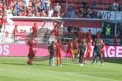 3. Fußball-Liga - Saison 2019/2020 - FC Ingolstadt 04 - Hallescher FC - Die Spieler bedanken sich bei den Fans - Foto: Meyer Jürgen