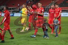 3. Liga - Fußball - FC Ingolstadt 04 - Hansa Rostock - 2.2 Spiel ist aus, FCI bedankt sich bei den Fans, Torwart Fabijan Buntic (24, FCI) Peter Kurzweg (16, FCI) Stefan Kutschke (30, FCI) Benedikt Gimber (5, FCI) Maximilian Thalhammer (18, FCI)