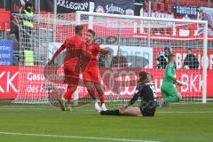 3. Fußball-Liga - Saison 2019/2020 - FC Ingolstadt 04 - FSV Zwickau - Der 1:0 Führungstreffer durch Dennis Eckert Ayensa (#7,FCI)  - jubel - Stefan Kutschke (#30,FCI)  - Johannes Brinkies Torwart (#1 Zwickau) - Foto: Meyer Jürgen