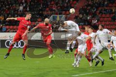 3. Liga - Fußball - FC Ingolstadt 04 - SpVgg Unterhaching - letzte Chance Kopfball Stefan Kutschke (30, FCI) Nico Antonitsch (5, FCI) Winkler Alexander (4, SpVgg)