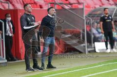 3. Liga - FC Ingolstadt 04 - SV Waldhof Mannheim - Feuern ihr Team an, Co-Trainer Mark Fotheringham (FCI) und Cheftrainer Tomas Oral (FCI)