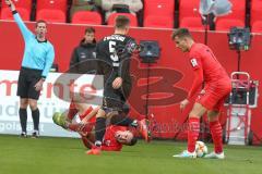 3. Fußball-Liga - Saison 2019/2020 - FC Ingolstadt 04 - FSV Zwickau - Fatih Kaya (#9,FCI)  wird gefoult - Dennis Eckert Ayensa (#7,FCI)  - Sascha Härtel (#5 Zwickau) - Foto: Meyer Jürgen