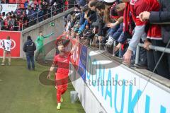 3. Fußball-Liga - Saison 2019/2020 - FC Ingolstadt 04 - Carl Zeiss Jena - Die Spieler bedanken sich bei den Fans nach dem Spiel - Nico Antonitsch (#5,FCI) - Foto: Meyer Jürgen