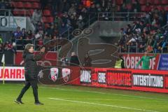 3. Liga - FC Ingolstadt 04 - Carl Zeiss Jena - Cheftrainer Jeff Saibene (FCI) lässt sich von den Fans feiern