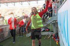 3. Fußball-Liga - Saison 2019/2020 - FC Ingolstadt 04 -  Preußen Münster - Die Spieler bedanken sich bei den Fans  - Björn Paulsen (#4,FCI) - Foto: Jürgen Meyer