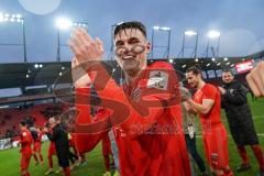 3. Liga - FC Ingolstadt 04 - Carl Zeiss Jena - Spieler tanzen für die Fans, 5:1 Sieg, Thomas Keller (27, FCI)