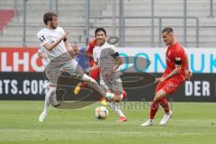 3. Liga - FC Ingolstadt 04 - FC Bayern Amateure - rechts Maximilian Wolfram (8, FCI) Wooyeong Jeong (21 FCB) Mert Yilmaz (2 FCB)