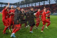 3. Liga - FC Ingolstadt 04 - Carl Zeiss Jena - Spieler tanzen für die Fans, 5:1 Sieg, Dennis Eckert Ayensa (7, FCI) Marcel Gaus (19, FCI) Nico Antonitsch (5, FCI) Keller (27, FCI) Caniggia Ginola Elva (14, FCI) Fatih Kaya (9, FCI) Björn Paulsen (4, FCI) M