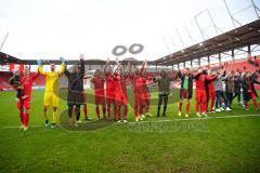 3. Liga - Fußball - FC Ingolstadt 04 - FSV Zwickau - Die Spieler vor den Fans, Kurve, Humba, Tanz, Marcel Gaus (19, FCI) Torwart Fabijan Buntic (24, FCI) Fatih Kaya (9, FCI) Maximilian Thalhammer (6, FCI) Peter Kurzweg (16, FCI) Björn Paulsen (4, FCI) Nic