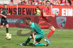 3. Fußball-Liga - Saison 2019/2020 - FC Ingolstadt 04 - Hallescher FC - Stefan Kutschke (#30,FCI)  - Kai Eisele Torwart (#1 HFC) - Foto: Meyer Jürgen