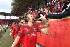 3. Fußball-Liga - Saison 2019/2020 - FC Ingolstadt 04 - 1.FC Kaiserslautern - Filip Bilbija (#35,FCI)  bedankt sich bei den Fans - Foto: Jürgen Meyer