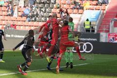 3. Liga - FC Ingolstadt 04 - KFC Uerdingen 05 - Torwart Königshofer Lukas (KFC 1) hält den Eckball, Nico Antonitsch (5, FCI) Björn Paulsen (4, FCI) Thomas Keller (27, FCI)