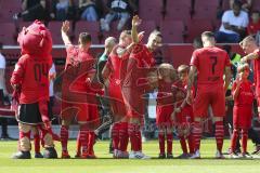 Im Bild: Robin Krauße (#23 FC Ingolstadt) und Kotzke Jonathan (#25 FC Ingolstadt) winken mit den Einlaufkids zu den Zuschauern

Fussball - 3. Bundesliga - Ingolstadt - Saison 2019/2020 - FC Ingolstadt 04 - Hallescher FC - 15.09.2019 -  Foto: Ralf Lüger