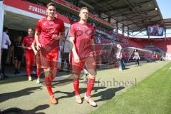 3. Fußball-Liga - Saison 2019/2020 - FC Ingolstadt 04 - Hallescher FC - Maximilian Thalhammer (#6,FCI) - Marcel Gaus (#19,FCI)  - laufen zum warm machen auf das Spielfeld - Foto: Meyer Jürgen