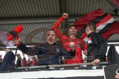 3. Fußball-Liga - Saison 2019/2020 - FC Ingolstadt 04 - 1.FC Kaiserslautern - Thomas Keller (#27,FCI)  bei den Fans mit Mikrofon - Foto: Jürgen Meyer