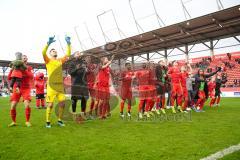 3. Liga - Fußball - FC Ingolstadt 04 - FSV Zwickau - Die Spieler vor den Fans, Kurve, Humba, Tanz, Marcel Gaus (19, FCI) Torwart Fabijan Buntic (24, FCI) Fatih Kaya (9, FCI) Maximilian Thalhammer (6, FCI) Peter Kurzweg (16, FCI) Björn Paulsen (4, FCI) Nic