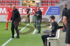 3. Liga - FC Ingolstadt 04 - SV Waldhof Mannheim - Cheftrainer Bernhard Trares (Mannheim) bekommt die rote Karte und muss gehen, Cheftrainer Tomas Oral (FCI)