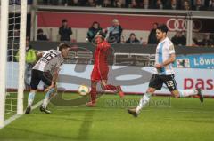 3. Liga - FC Ingolstadt 04 - 1860 München - Marcel Gaus (19, FCI) spielt Torwart Hiller Marco (1, München) aus, Steinhart Phillipp (36, München) verfolgt. Tor 2:2 Ausgleich Jubel