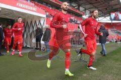 3. Fußball-Liga - Saison 2019/2020 - FC Ingolstadt 04 - 1.FC Kaiserslautern - Die Spieler laufen zum warm machen auf das Spielfeld - Nico Antonitsch (#5,FCI)  - Björn Paulsen (#4,FCI)   - Foto: Meyer Jürgen